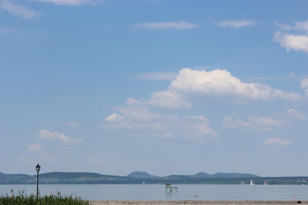 Oliver Inn Balatonlelle Esterno foto