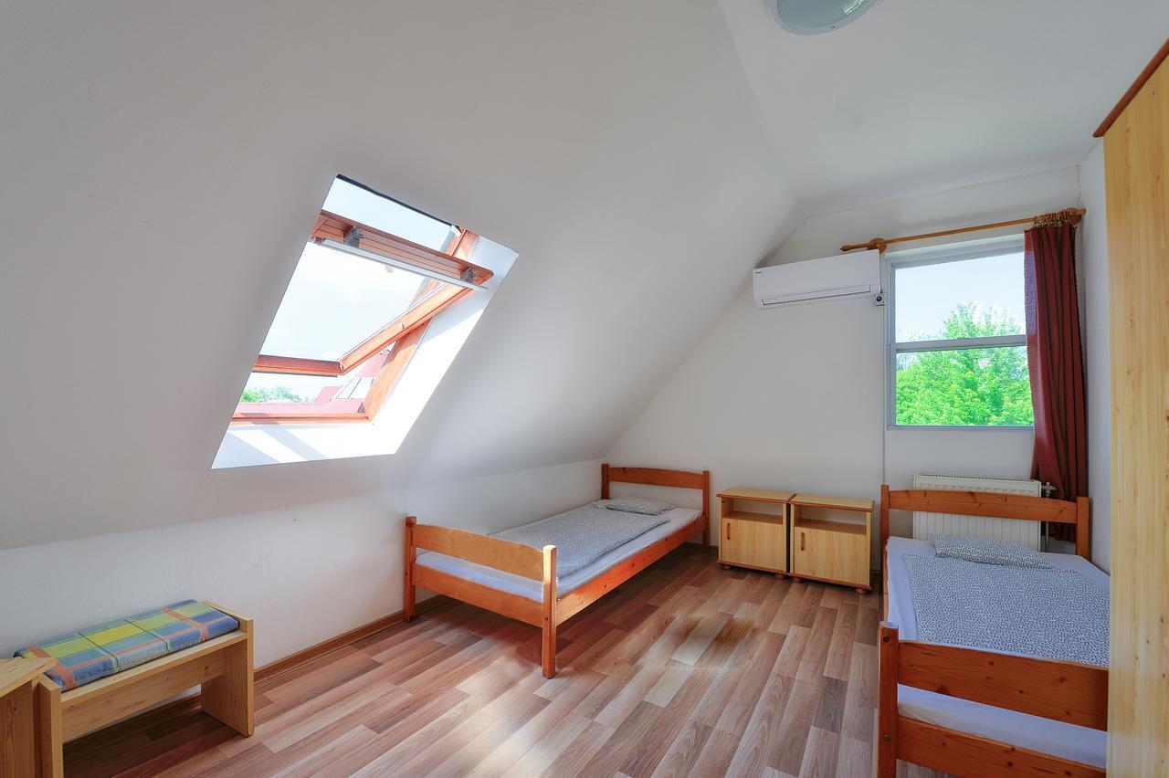 Oliver Inn Balatonlelle Esterno foto