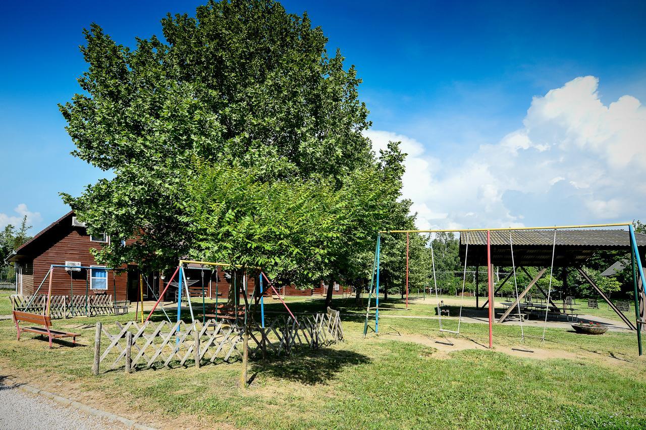 Oliver Inn Balatonlelle Esterno foto