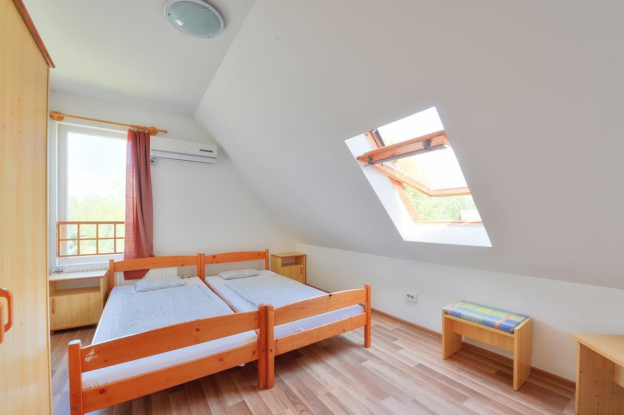 Oliver Inn Balatonlelle Esterno foto