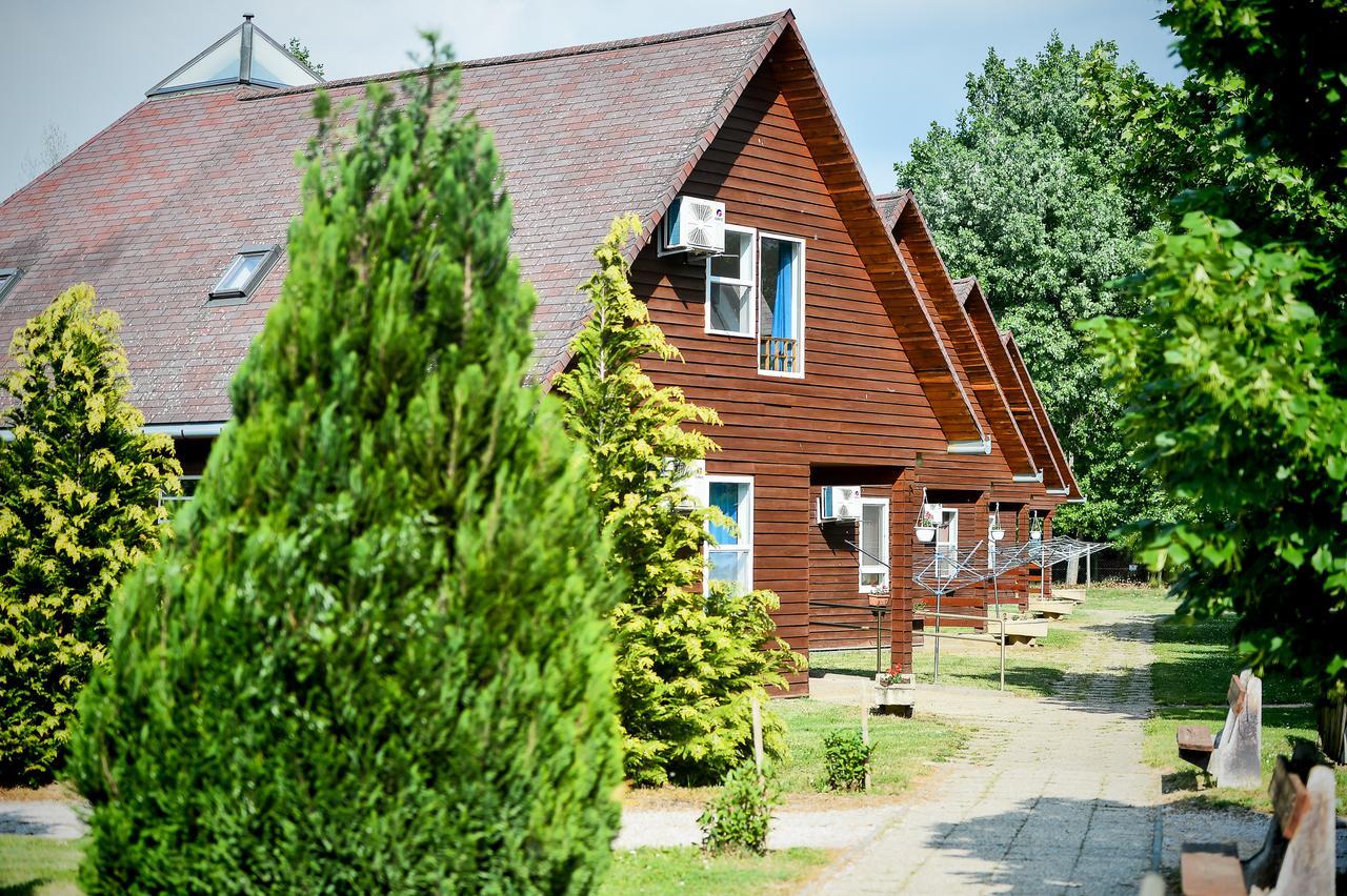 Oliver Inn Balatonlelle Esterno foto