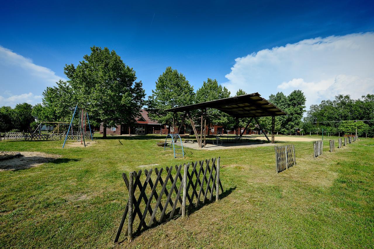 Oliver Inn Balatonlelle Esterno foto